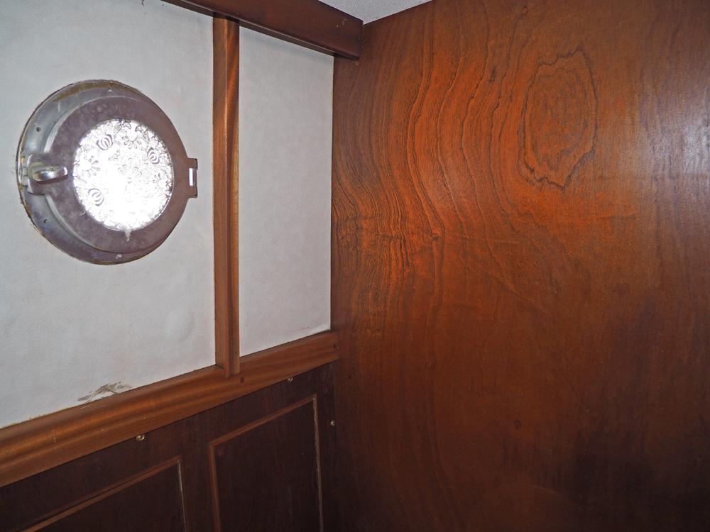 Saloon, Accommodation